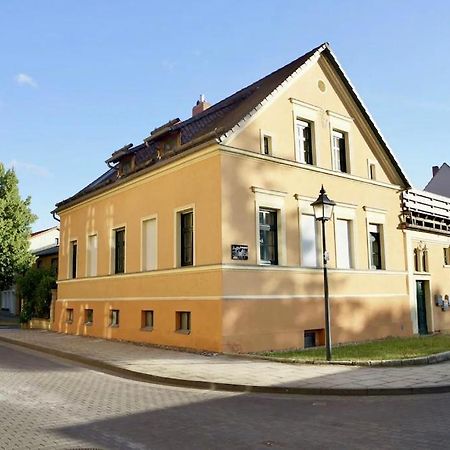 "Ferienwohnung Am Schloss" - Ferienwohnung Mit Blick Auf Das Barbyer Schloss, 5 Gehminuten Bis Zur Elbe エクステリア 写真