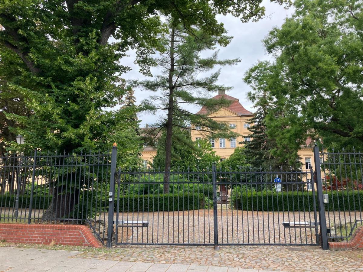 "Ferienwohnung Am Schloss" - Ferienwohnung Mit Blick Auf Das Barbyer Schloss, 5 Gehminuten Bis Zur Elbe エクステリア 写真